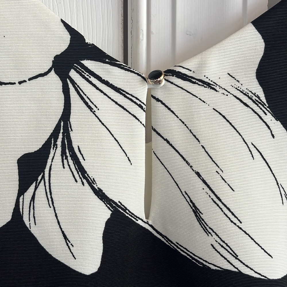 Talbots Black and White Primrose V-Neck Shell Size 6 - Picture 7 of 11